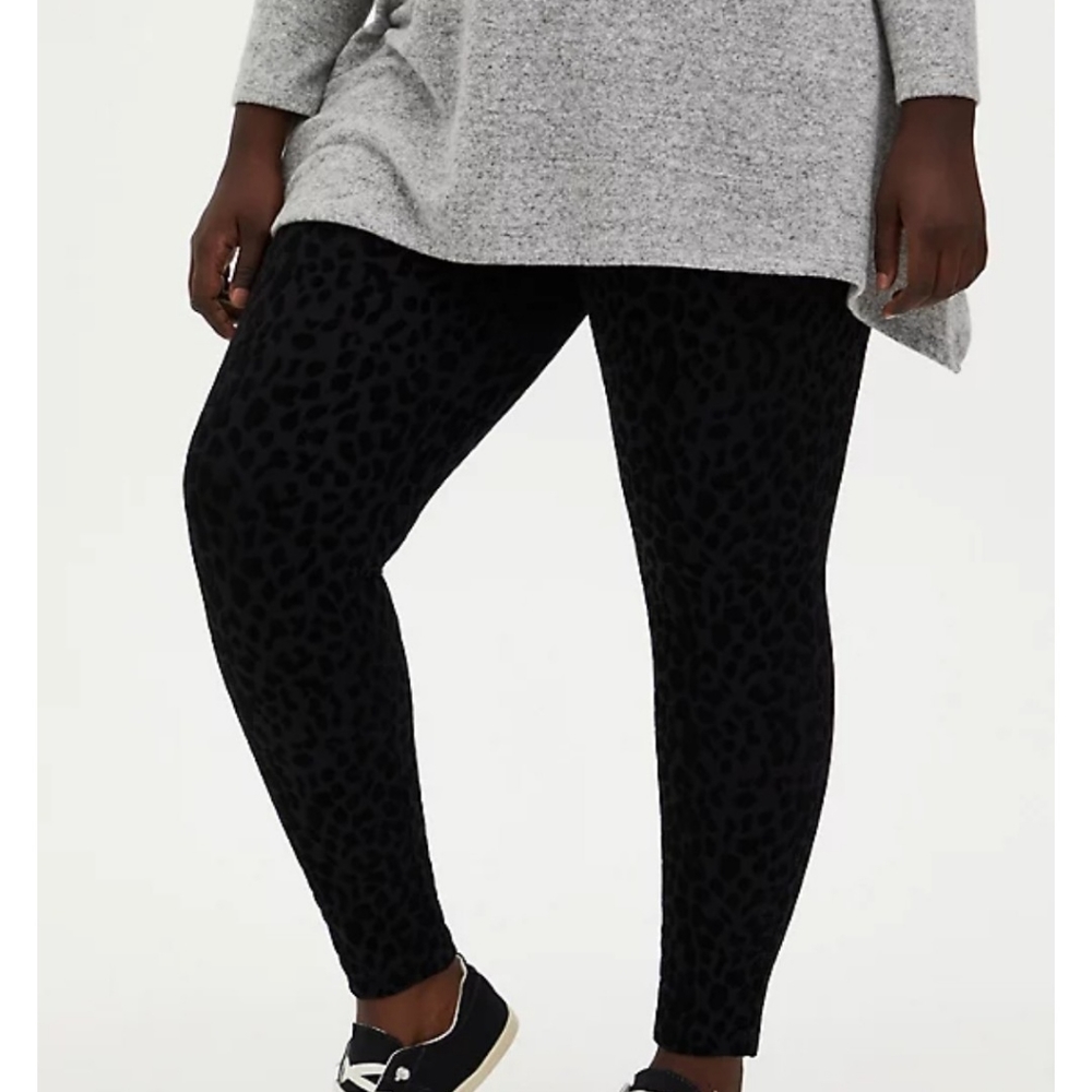 Torrid Pixie Studio black pants size 4